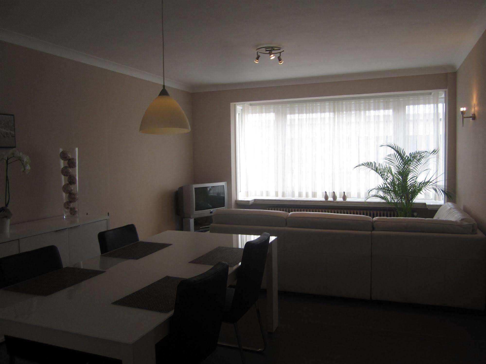 Iris Apartment *
